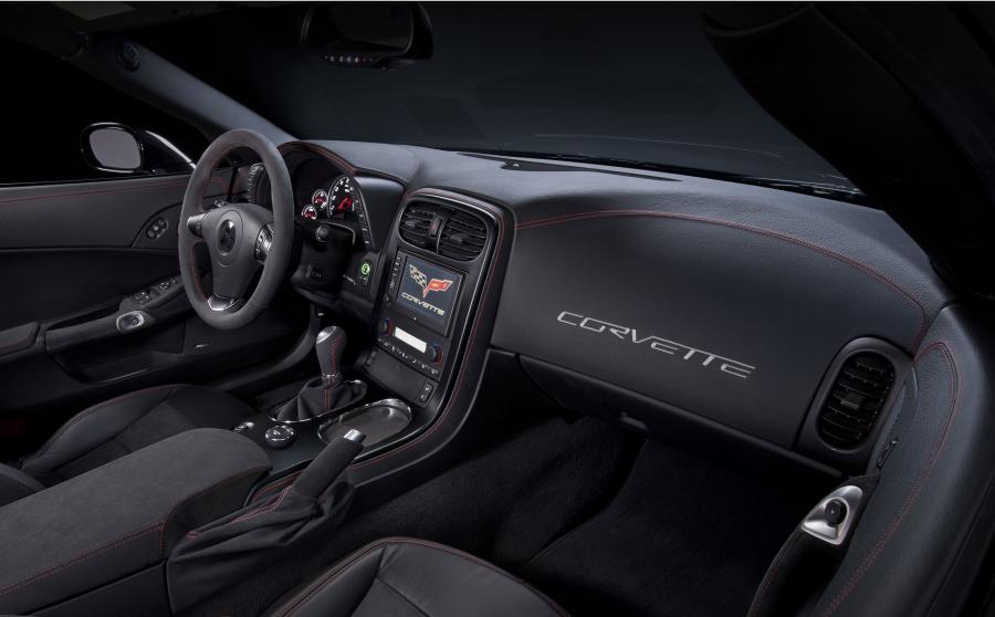 Интерьер Chevrolet Corvette Z06 Centennial Edition 2011 года  (фото 5 из 9)